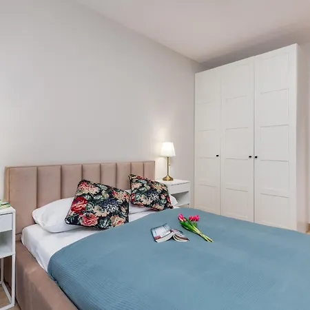 公寓式酒店 Lux Wellness By The River By Renters Prestige 4*